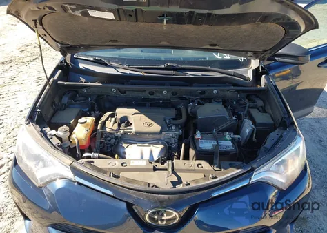 2018 Toyota Rav4 Le z USA, uszkodzony, nr VIN JTMZFREV9JJ167760